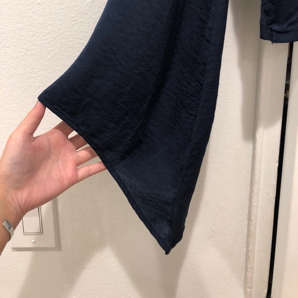 Cropped button down navy blouse - Picture 5 of 5